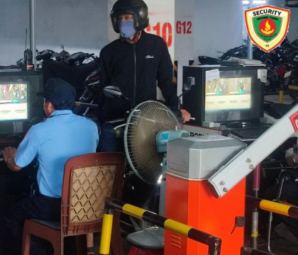 Kiểm soát xe ra vào